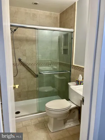 a bathroom with a toilet and a shower