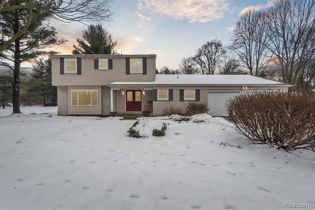 10833 Hibner Road Hartland, MI 48353 - Photo 1 of 47