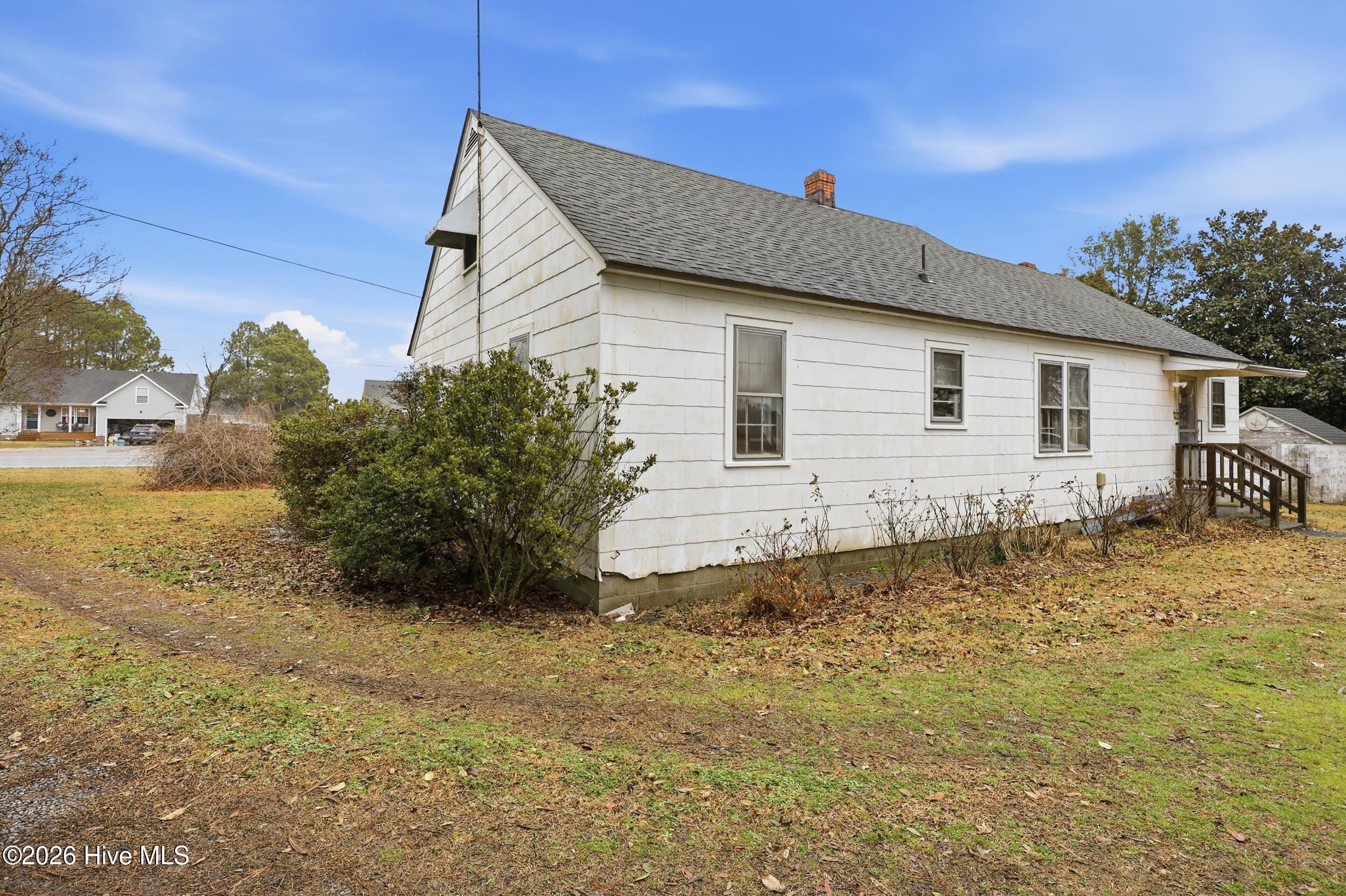 2407 Peartree Road Elizabeth City, NC 27909 - Photo 27 of 34 2407 Pearttree Road back of house for dr