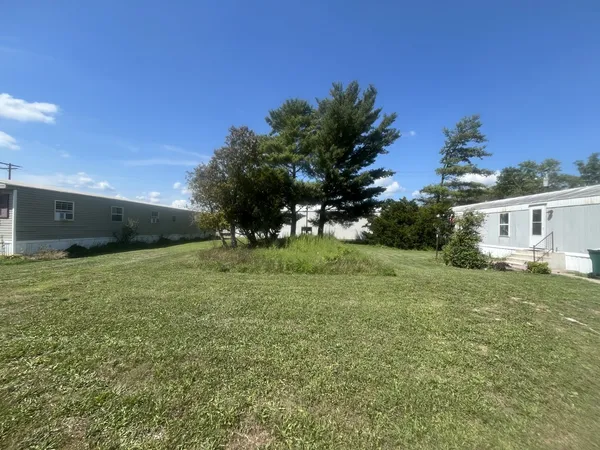 a view of a house with backyard and garden