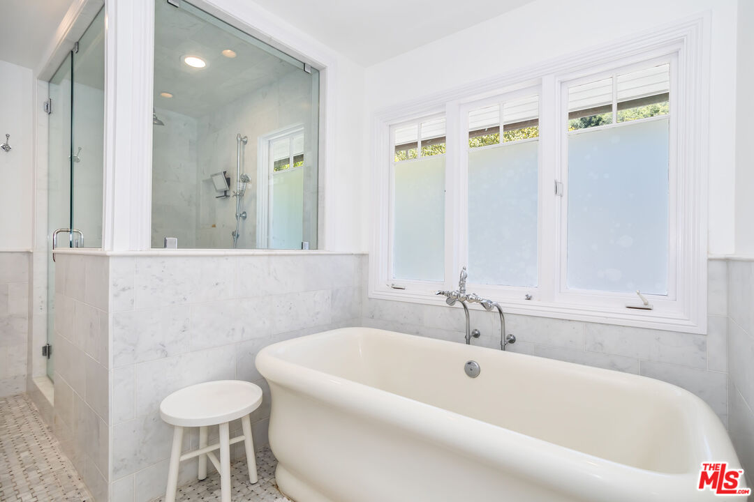 919 Chantilly Road Los Angeles, CA 90077 - Photo 14 of 23 a bathroom with a sink and a bathtub