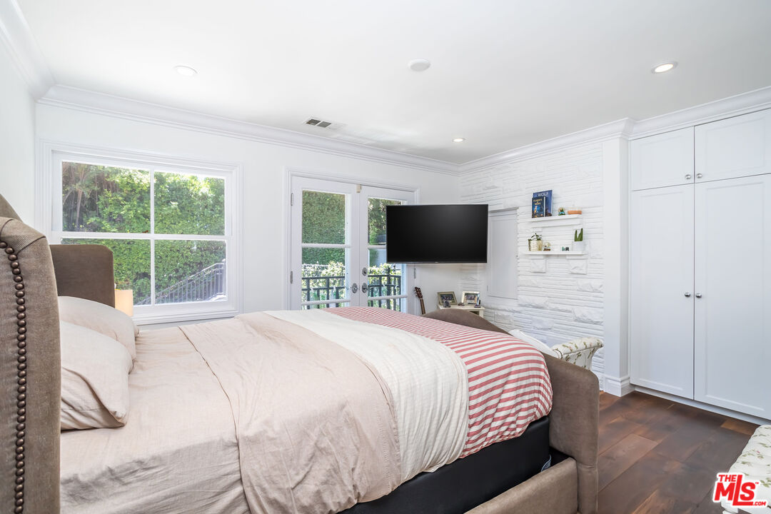 919 Chantilly Road Los Angeles, CA 90077 - Photo 15 of 23 a bedroom with a bed and a flat screen tv