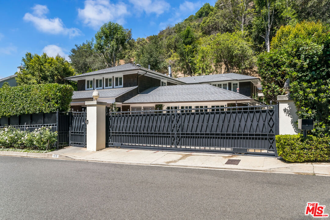919 Chantilly Road Los Angeles, CA 90077 - Photo 2 of 23 a front view of a house with a garden