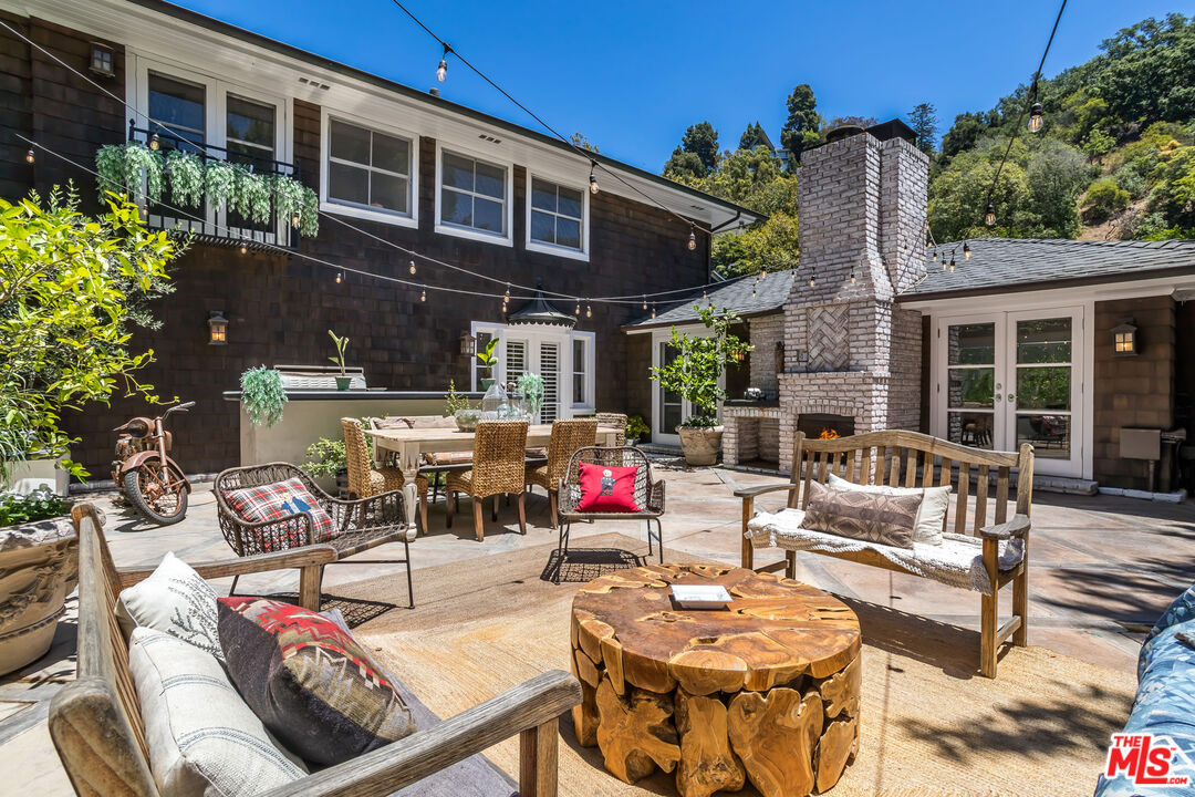 919 Chantilly Road Los Angeles, CA 90077 - Photo 21 of 23 a outdoor space with patio furniture