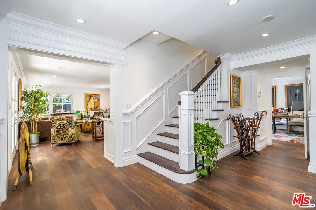 919 Chantilly Road Los Angeles, CA 90077 - Photo 5 of 23 a view of entryway with livingroom and furniture