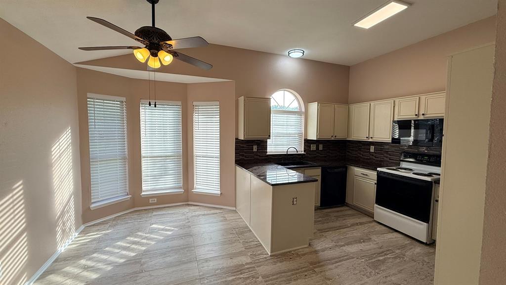 12259 Rim Rock Road Dallas, TX 75253 - Photo 5 of 17 Kitchen featuring black appliances, a peninsula, backsplash, and ceiling fan