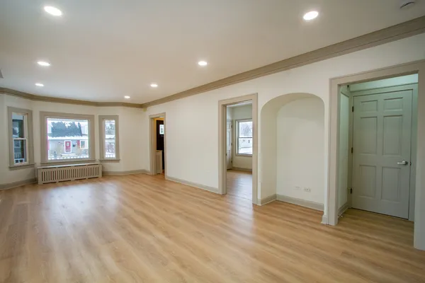 $2,000 | 129 West Stimmel Street, Unit 1, West Chicago, IL 60185