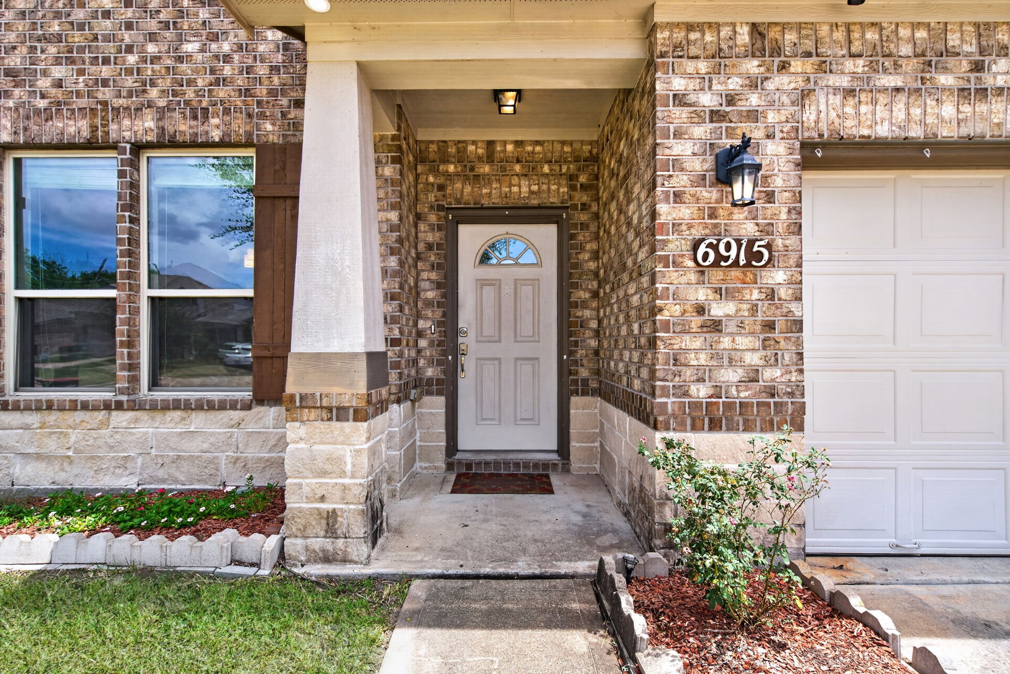 6915 Rosemont Court Rosharon, TX 77583 - Photo 4 of 46 Gallery Image 4
