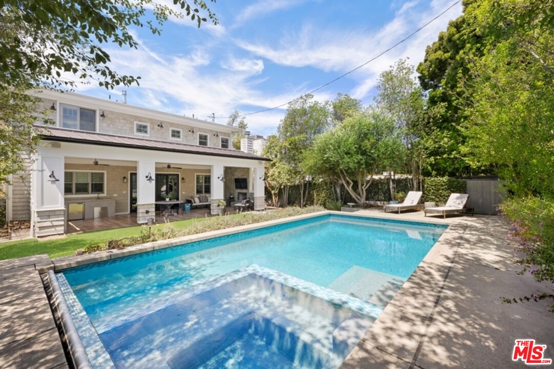 10540 Clarkson Road Los Angeles, CA 90064 - Photo 3 of 6 Gallery Image 3