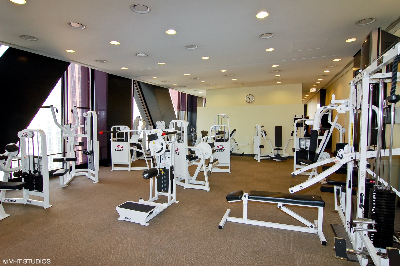 175 East Delaware Place, Unit 5604 Chicago, IL 60611 - Photo 20 of 21 a view of a room with gym equipment