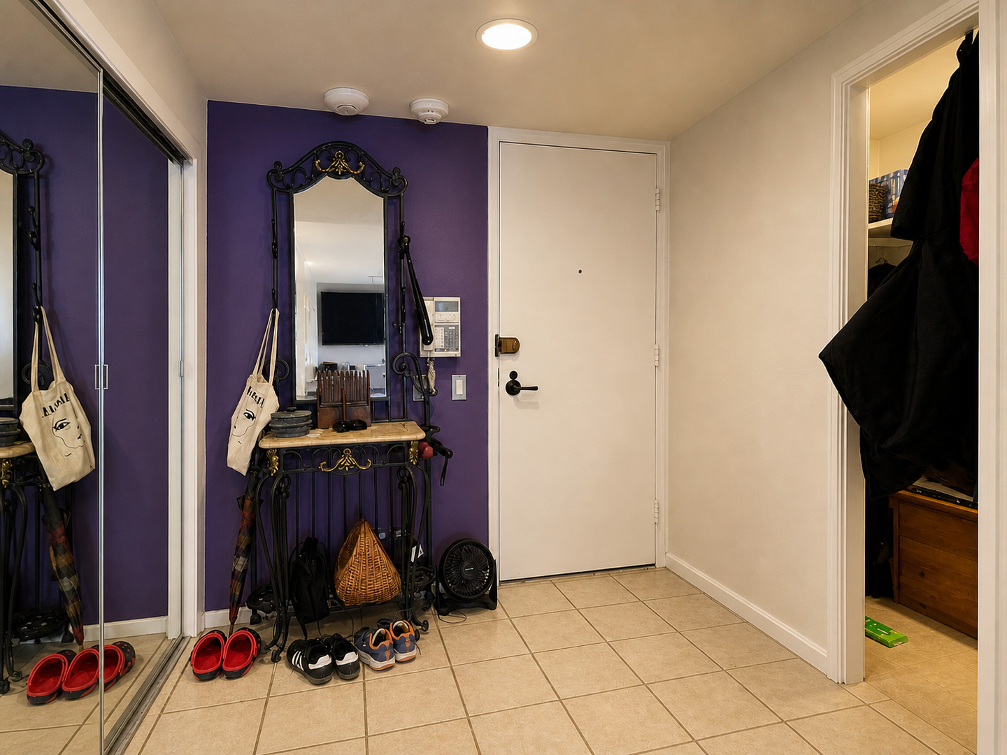 175 East Delaware Place, Unit 5604 Chicago, IL 60611 - Photo 2 of 21 a room with gym equipment