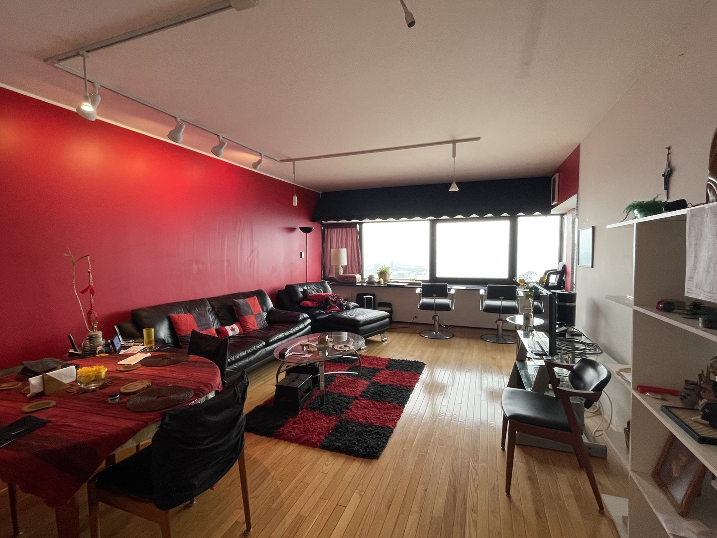 175 East Delaware Place, Unit 5604 Chicago, IL 60611 - Photo 4 of 21 a living room with furniture and a flat screen tv