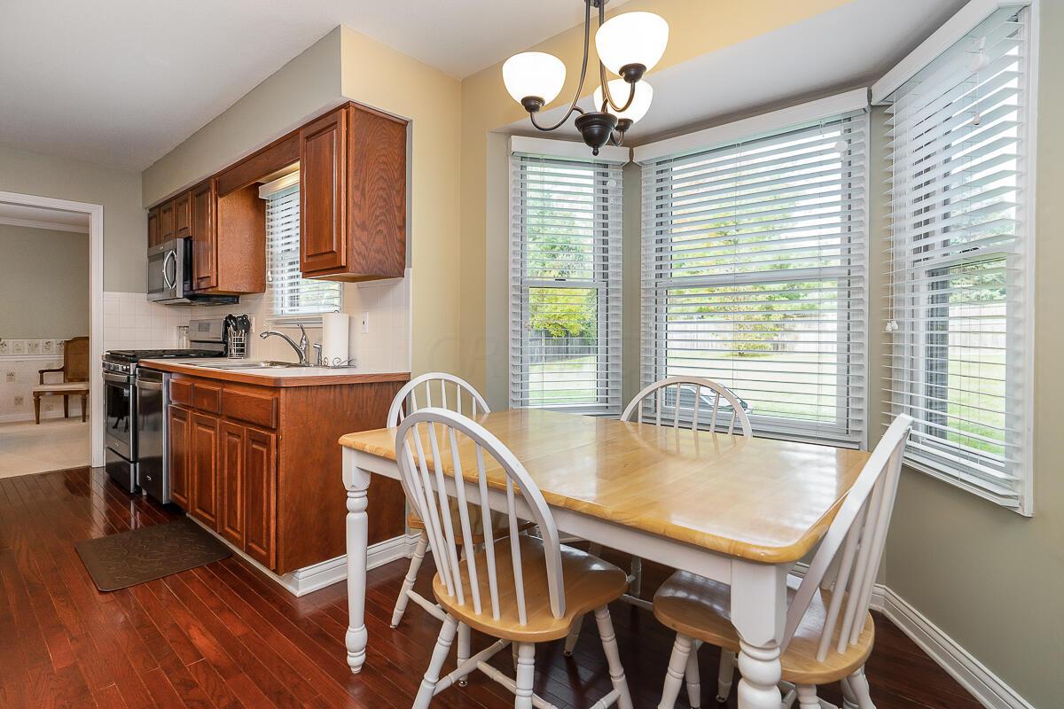 5576 Longrifle Road Westerville, OH 43081 - Photo 11 of 27 Kitchen Eating Space/Bay Window