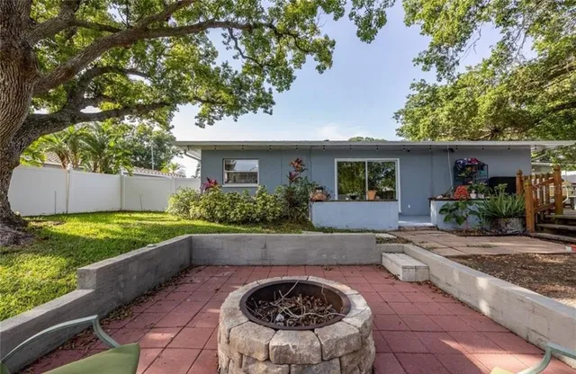 a view of a back yard of the house
