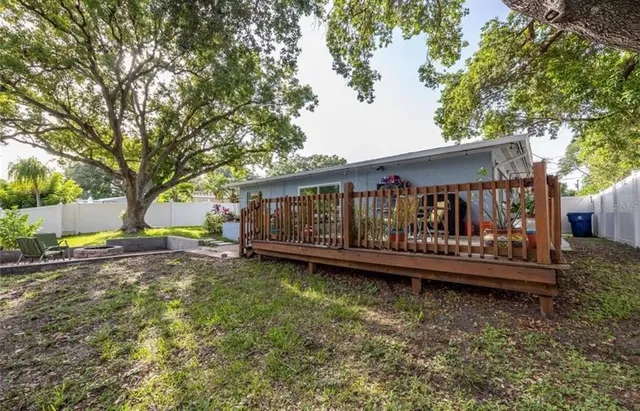 a view of a house with backyard and sitting area