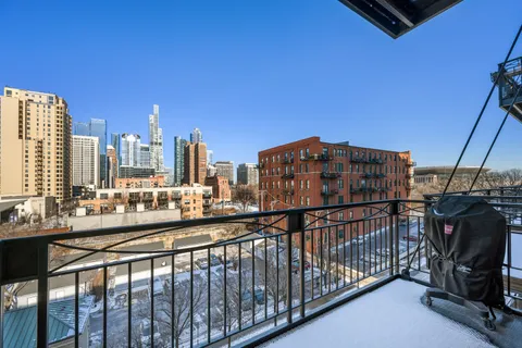 $475,000 | 1601 South Michigan Avenue, Unit 502, Chicago, IL 60616