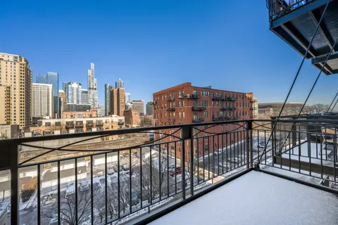 $475,000 | 1601 South Michigan Avenue, Unit 502, Chicago, IL 60616