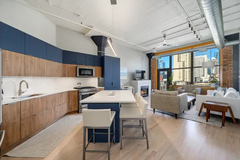 $475,000 | 1601 South Michigan Avenue, Unit 502, Chicago, IL 60616