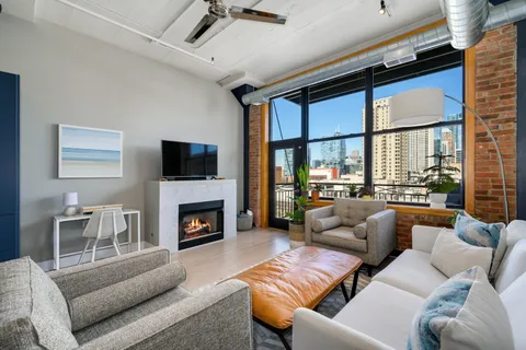 $475,000 | 1601 South Michigan Avenue, Unit 502, Chicago, IL 60616