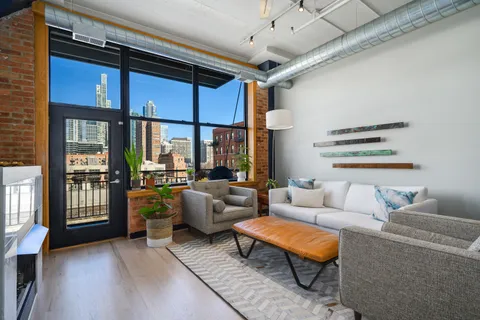 $475,000 | 1601 South Michigan Avenue, Unit 502, Chicago, IL 60616