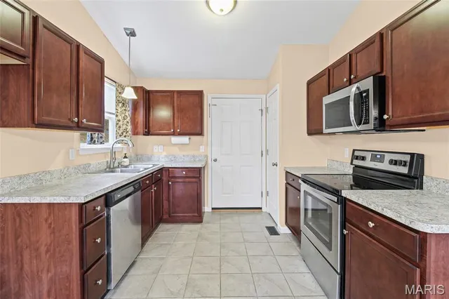 $285,000 | 3946 Valley View Drive, Byrnes Mill, MO 63051