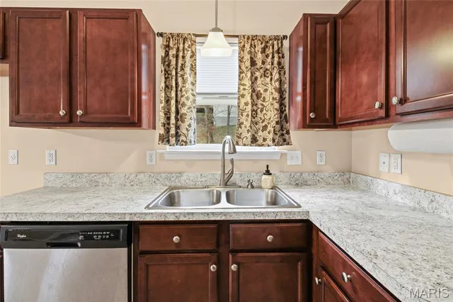 $285,000 | 3946 Valley View Drive, Byrnes Mill, MO 63051