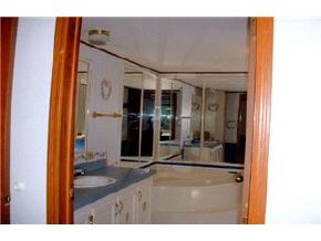267 Island Pond Road Derry, NH 03038 - Photo 4 of 6