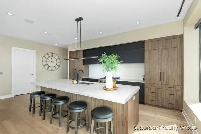 $4,000 | 159 South River Avenue, Unit 401, Holland, MI 49423