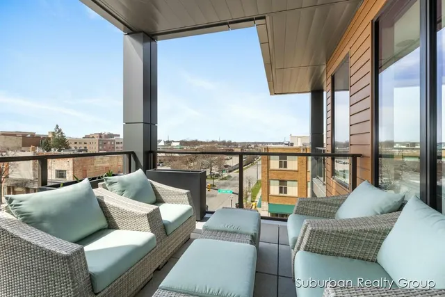 $4,000 | 159 South River Avenue, Unit 401, Holland, MI 49423