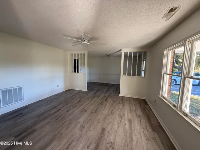 $1,950 | 5382 Highway 24, Bogue, NC 28570