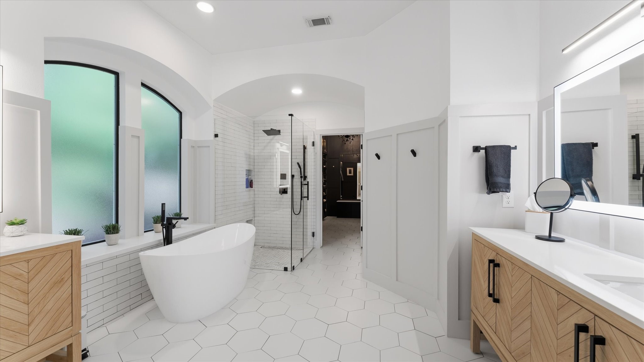 2 South Winsome Path Circle Spring, TX 77382 - Photo 25 of 47 a spacious bathroom with a double vanity sink mirror and bathtub