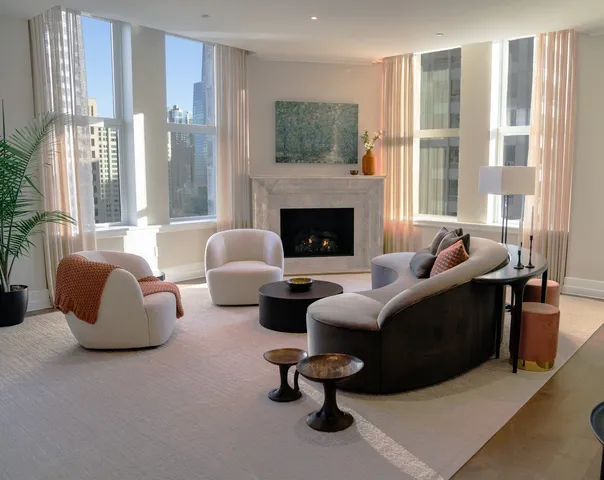 $3,225,000 | 435 North Michigan Avenue, Unit 1801, Chicago, IL 60611