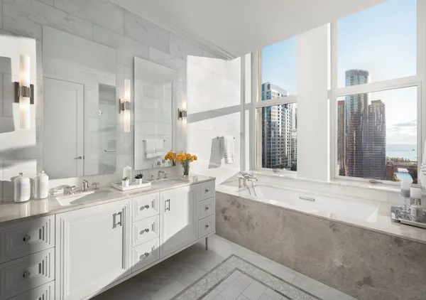 $3,175,000 | 435 North Michigan Avenue, Unit 1801, Chicago, IL 60611