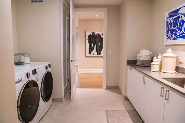 $3,175,000 | 435 North Michigan Avenue, Unit 1801, Chicago, IL 60611