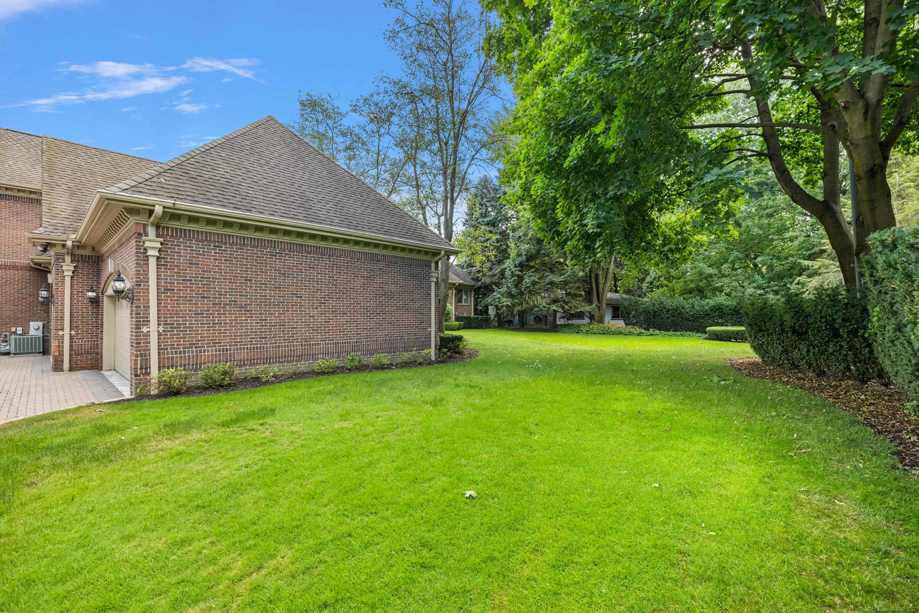 555 Lake Shore Road Grosse Pointe, MI 48236 - Photo 87 of 94 50164218-7C3441AE-64D4-41A8-83F5-5707D312AD3F.JPG