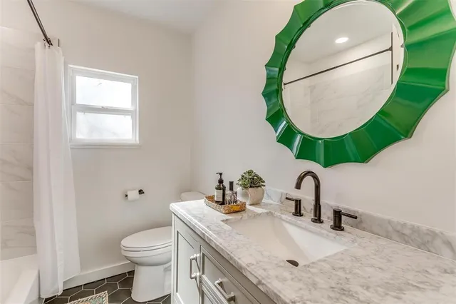 $3,500 | 323 South Hannaford Street, Granbury, TX 76048