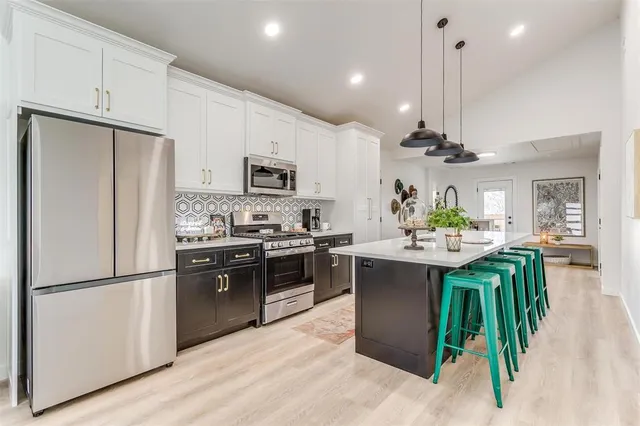 $3,500 | 323 South Hannaford Street, Granbury, TX 76048