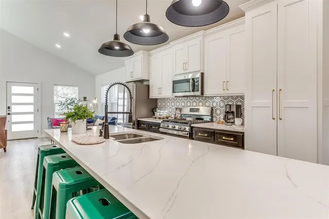 $3,500 | 323 South Hannaford Street, Granbury, TX 76048