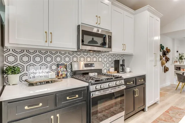 $3,500 | 323 South Hannaford Street, Granbury, TX 76048