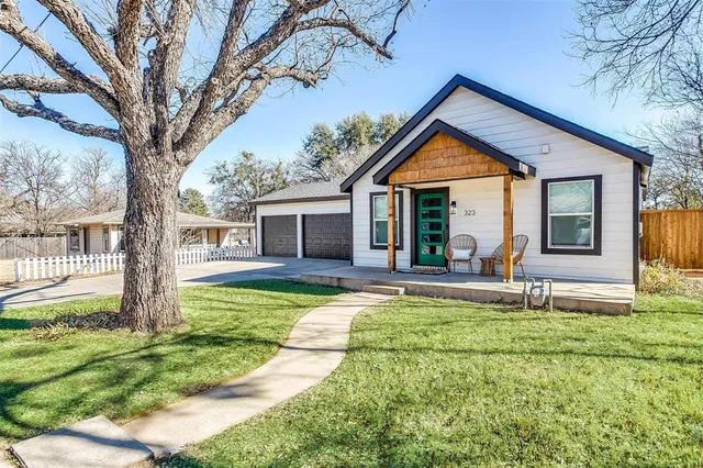 $3,500 | 323 South Hannaford Street, Granbury, TX 76048