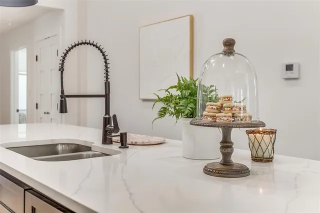 $3,500 | 323 South Hannaford Street, Granbury, TX 76048