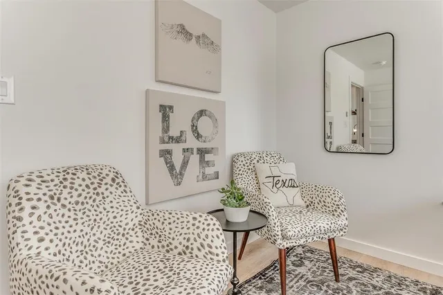 $3,500 | 323 South Hannaford Street, Granbury, TX 76048