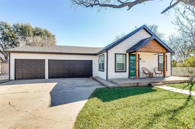 $3,500 | 323 South Hannaford Street, Granbury, TX 76048