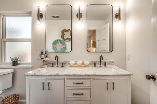 $3,500 | 323 South Hannaford Street, Granbury, TX 76048