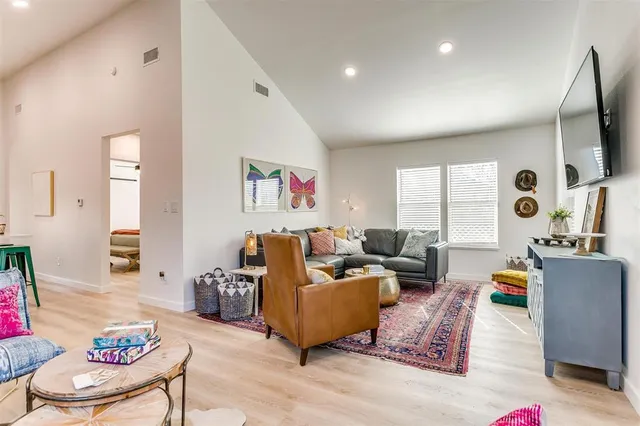 $3,500 | 323 South Hannaford Street, Granbury, TX 76048