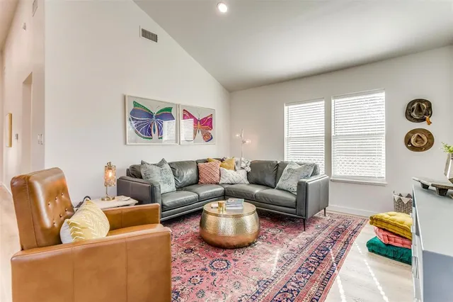 $3,500 | 323 South Hannaford Street, Granbury, TX 76048