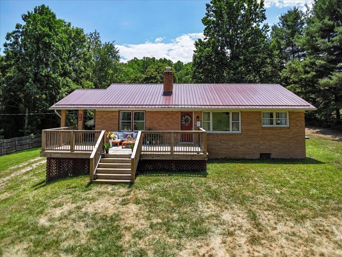 214 Old Stage Road Pembroke, VA 24136 - Photo 5 of 58 Gallery Image 5