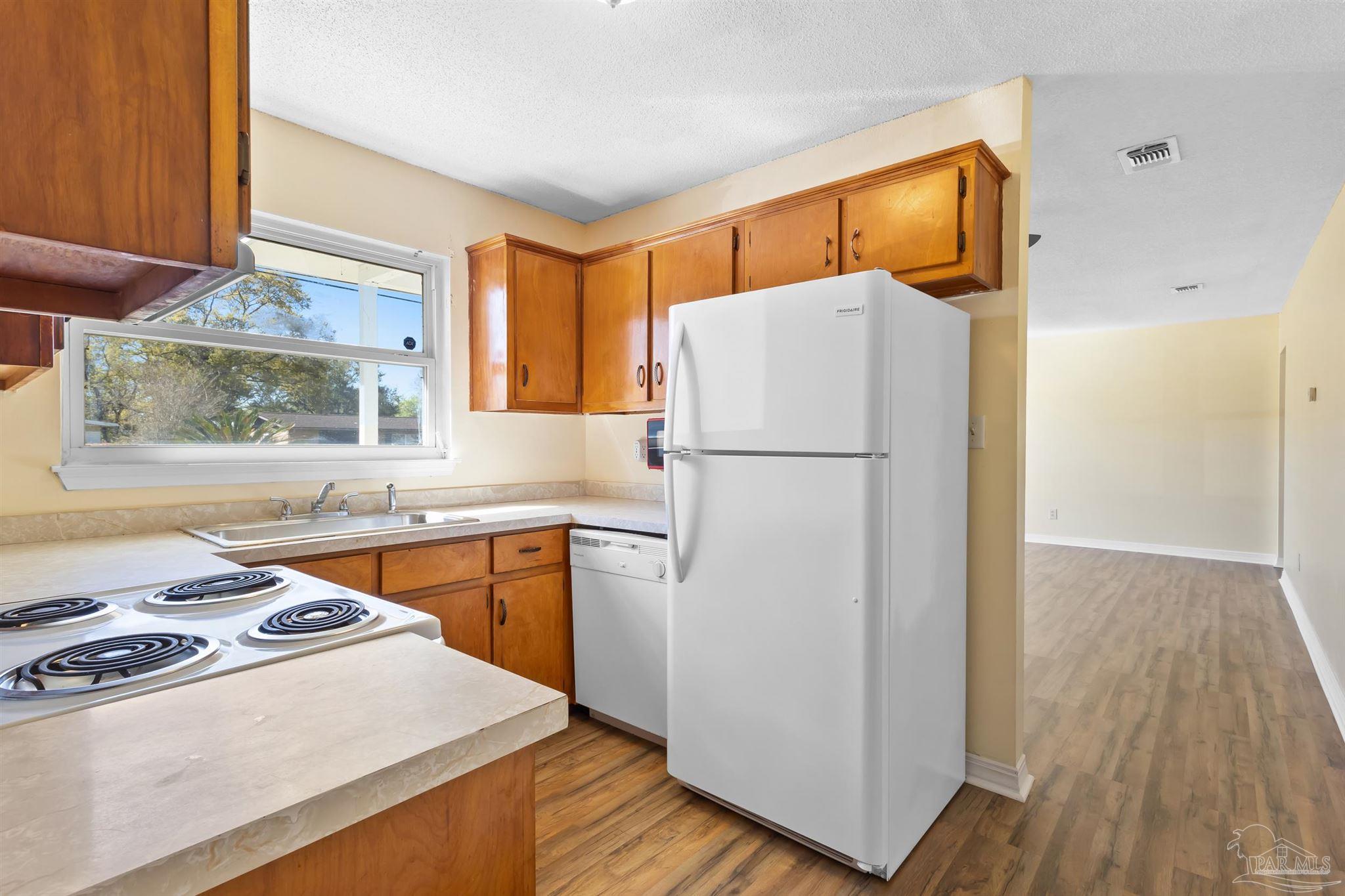 938 East Montclair Road Pensacola, FL 32505 - Photo 3 of 18 Gallery Image 3