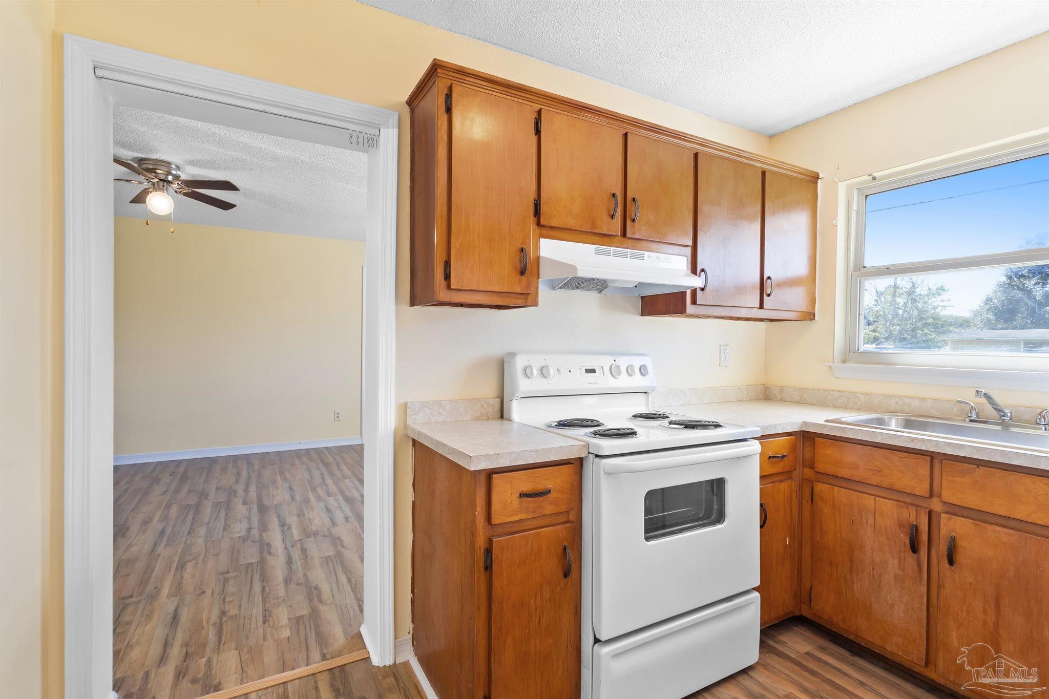 938 East Montclair Road Pensacola, FL 32505 - Photo 4 of 18 Gallery Image 4