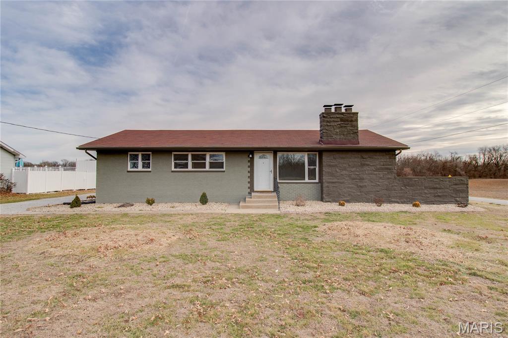 4437 Fosterburg Road Bethalto, IL 62010 - Photo 3 of 39